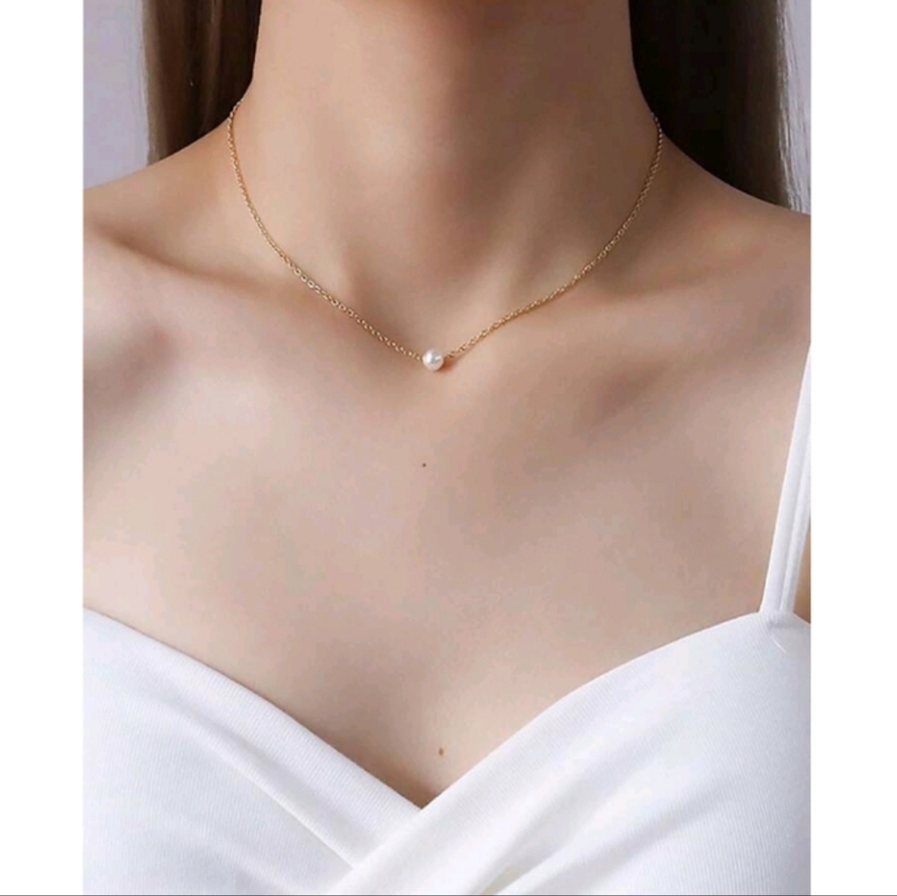 NWOT Anthropologie Delicate Pearl Solitaire Pendant Gold Necklace